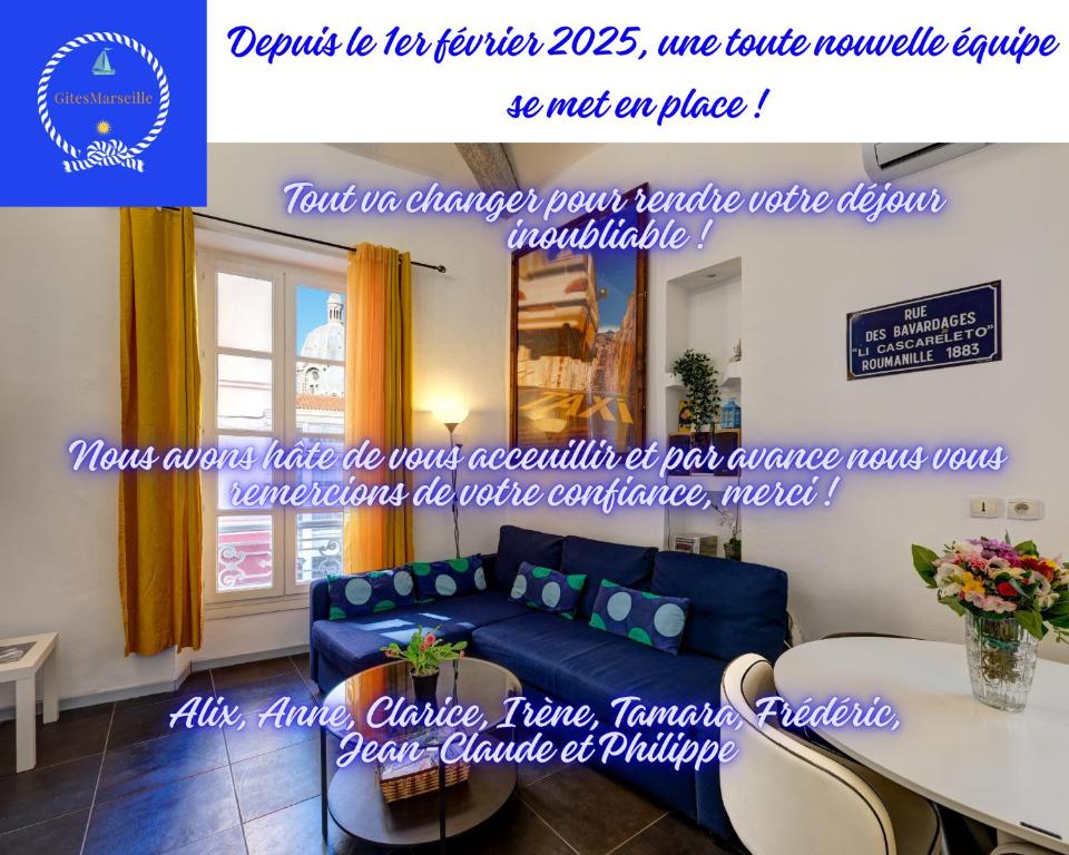 un collage de photos d'un salon avec un canapé bleu dans l'établissement Duplex des 13 Cantons, à Marseille