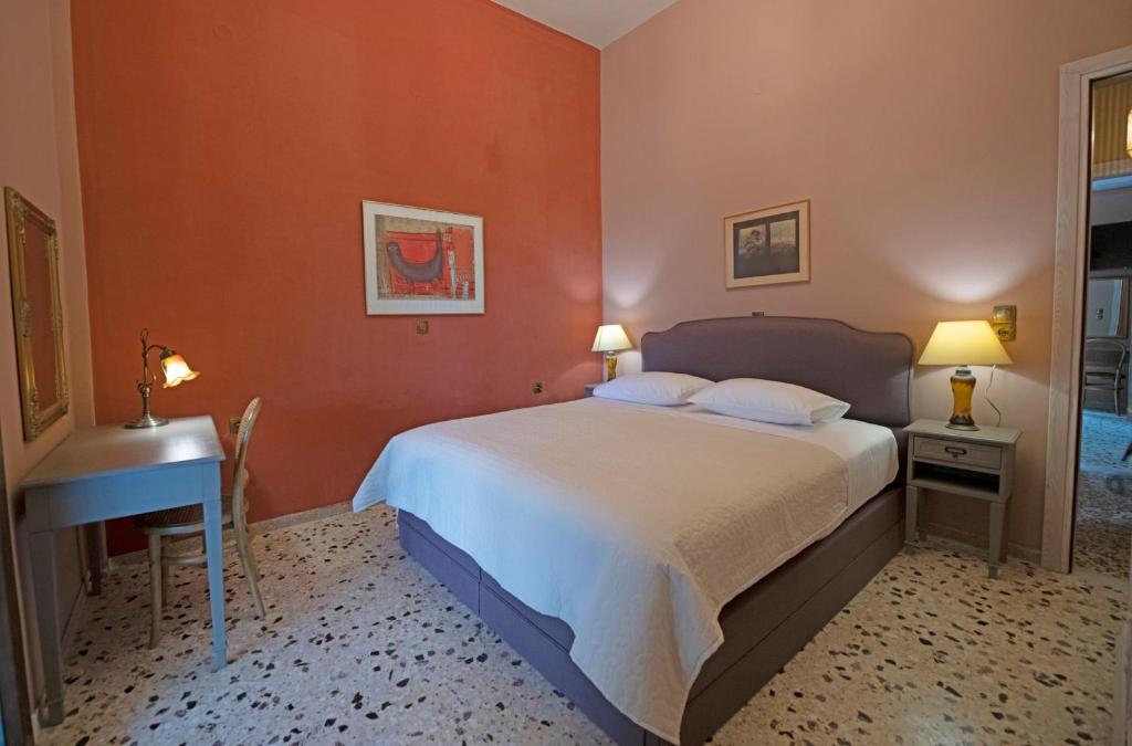A bed or beds in a room at Villa Sophia