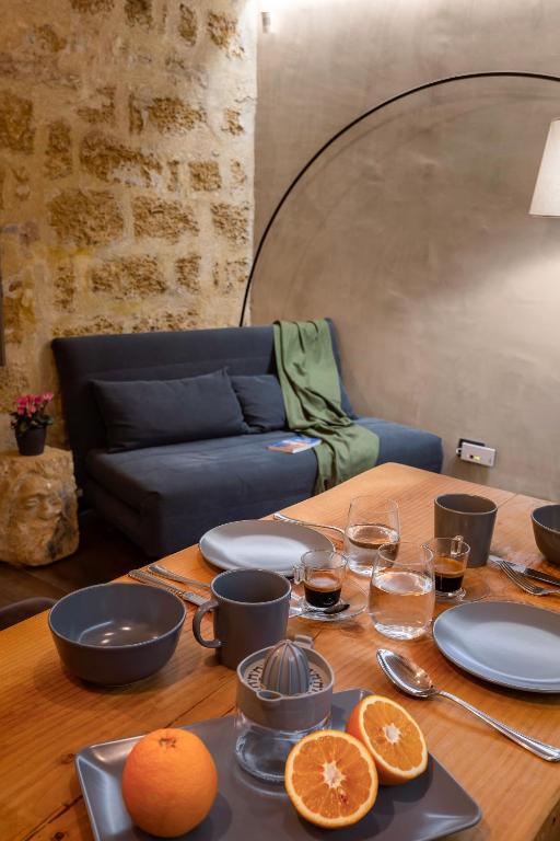 A seating area at Guccia home