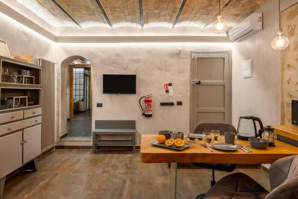 A kitchen or kitchenette at Guccia home