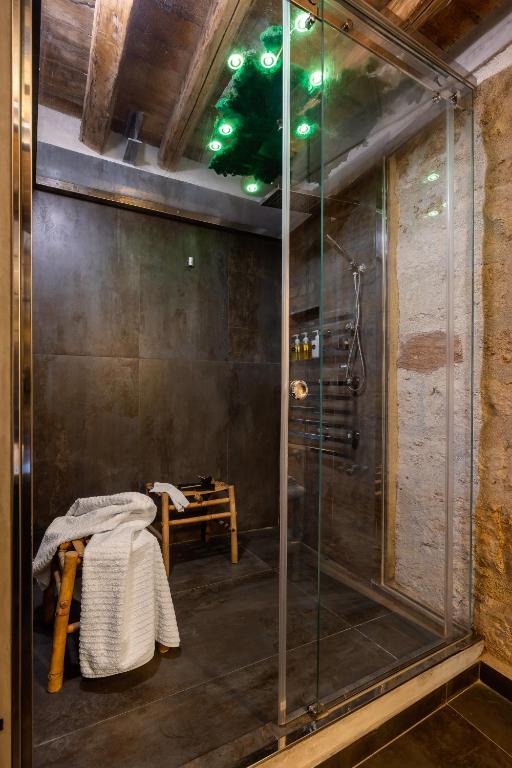 A bathroom at Guccia home
