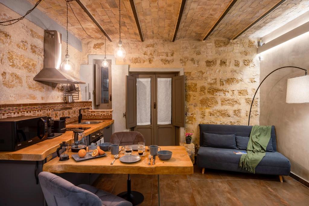 A seating area at Guccia home