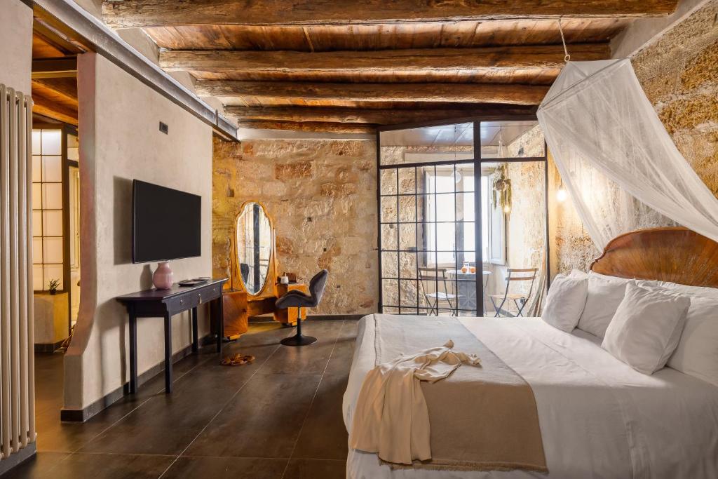 A bed or beds in a room at Guccia home