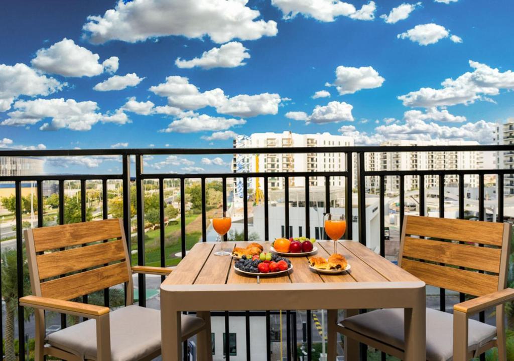 Balcone o terrazza di Abu Dhabi Premier Apt -Steps to Ferrari World & Yas Mall