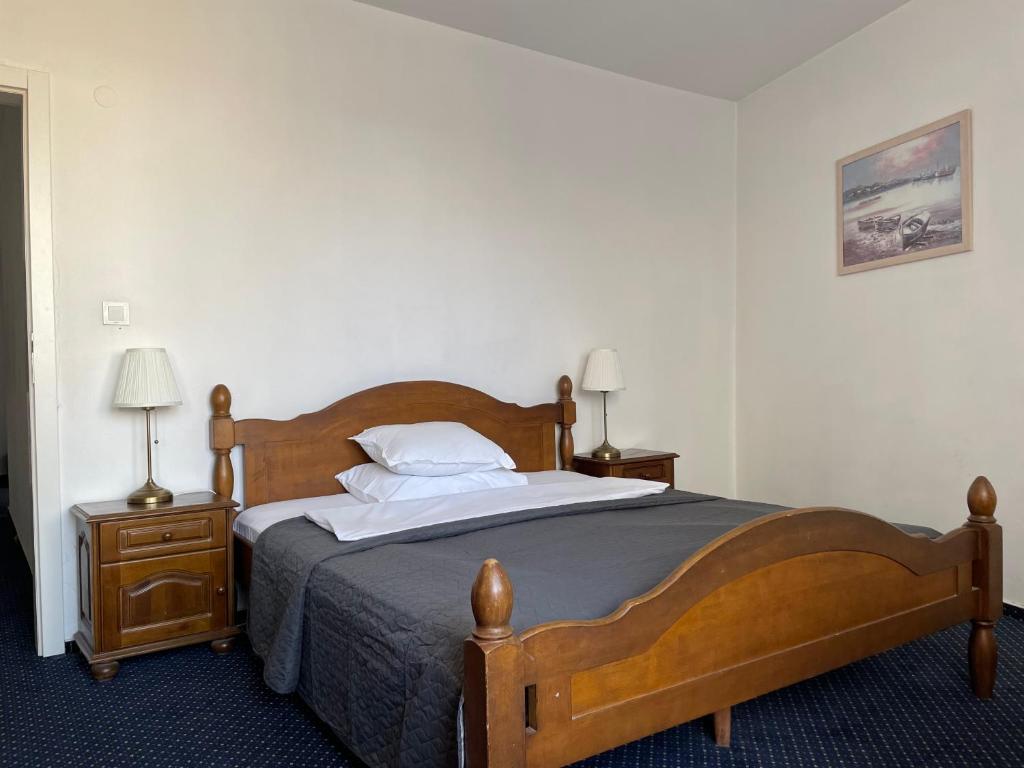 Postel nebo postele na pokoji v ubytování Hotel Rotasar