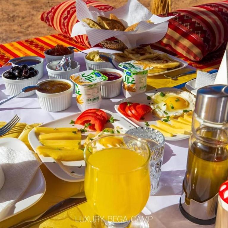 Jídlo v luxury tent nebo okolí