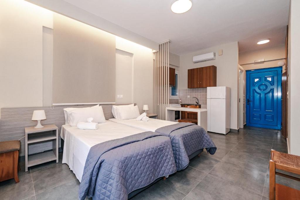Postel nebo postele na pokoji v ubytování Mesogeios Hotel