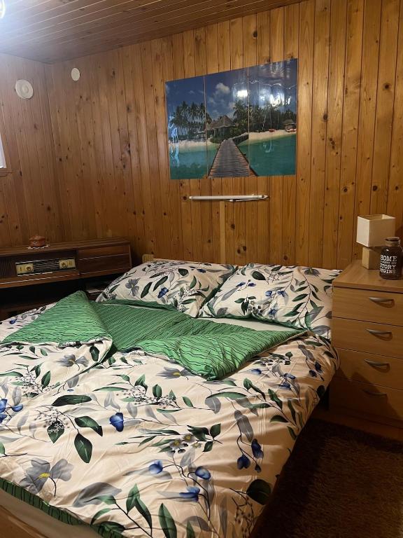 Ένα ή περισσότερα κρεβάτια σε δωμάτιο στο Cosy apartment in Ljubljana