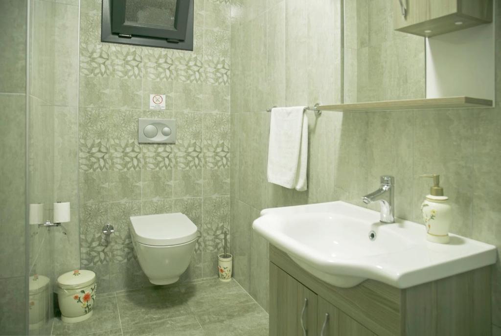 Koupelna v ubytování Suna House