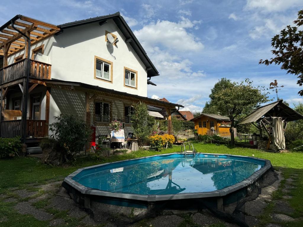 Bazén v ubytování Ferienhaus-Römerthurm nebo v jeho okolí