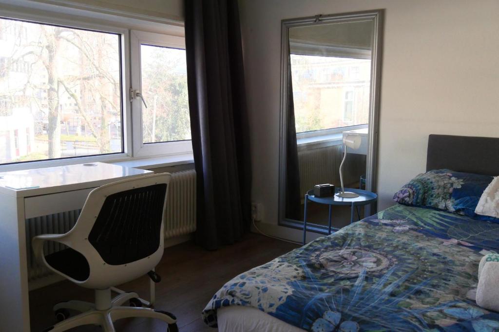 Postel nebo postele na pokoji v ubytování Rooms in duplex in the center & UMCG