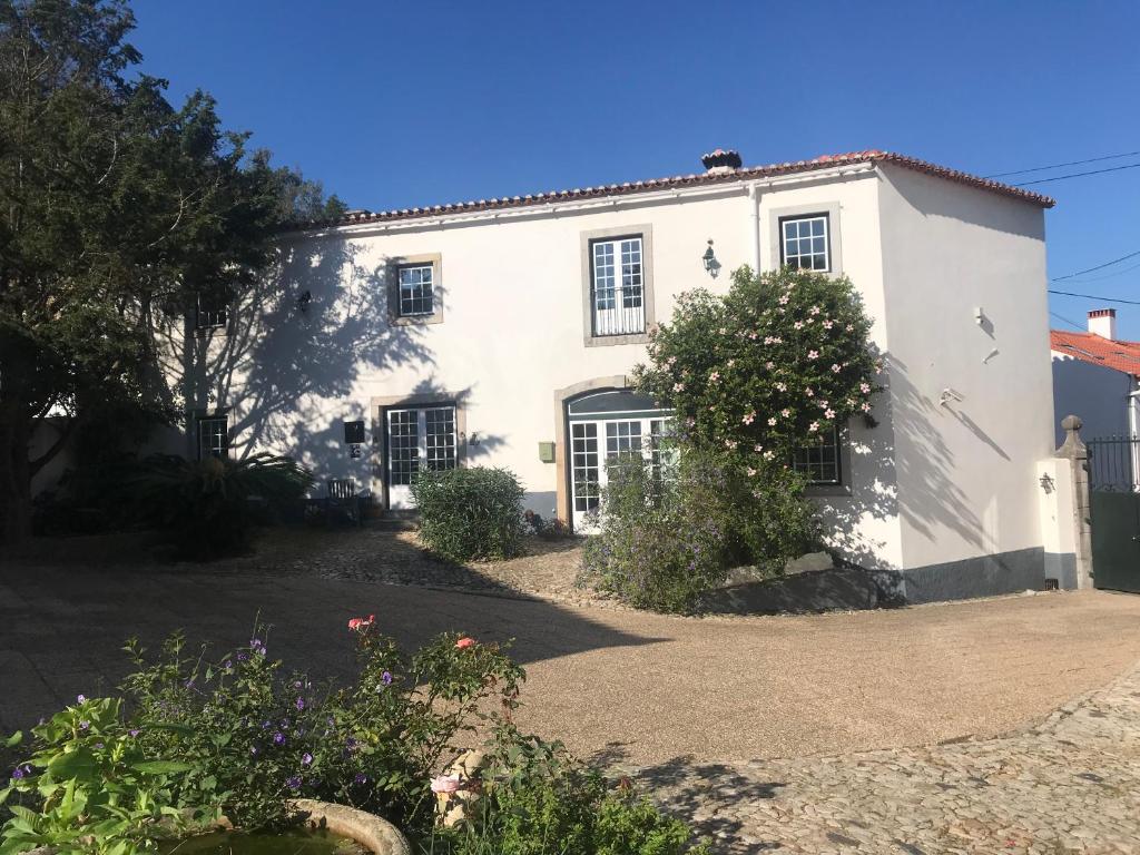 Quinta da Luz garden paradise with pool