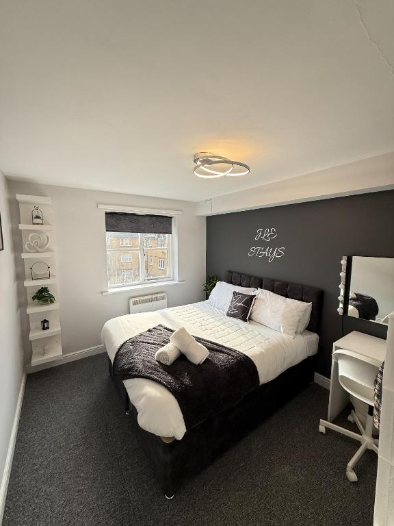 a bedroom with a large bed and a window at 2 Bed Apartment in Greenwich, Free Parking, DLR in London