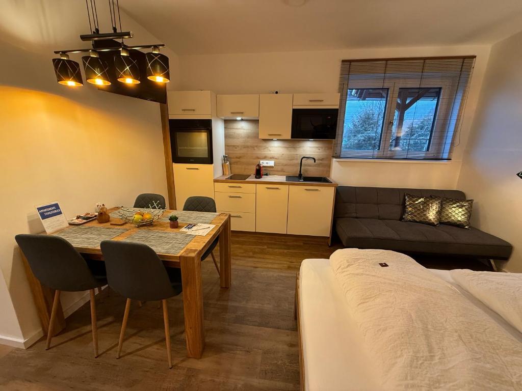 Kuchyň nebo kuchyňský kout v ubytování Appartements Stuhleckblick