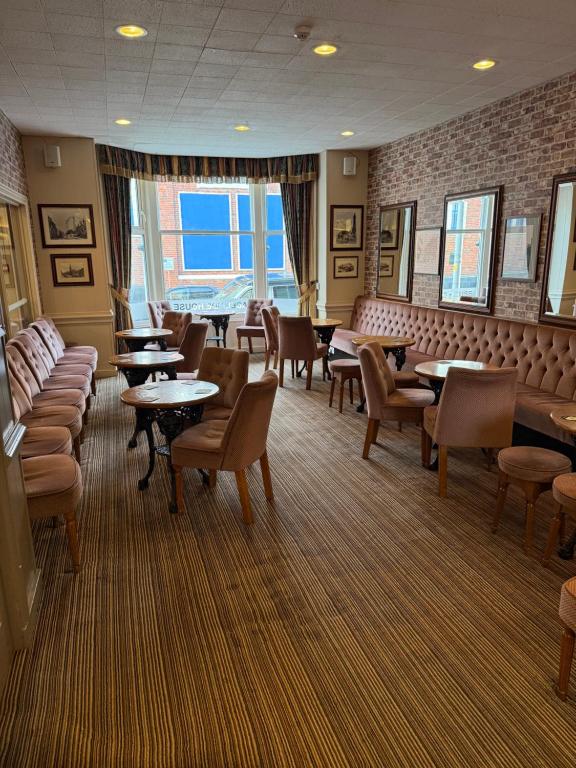 Adelaide House Hotel - Opposite Winter Gardens, Town Centre - Resim 27