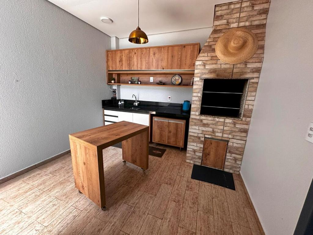 Kuchyň nebo kuchyňský kout v ubytování Casa em Toledo 1 suíte e 2 quartos confortável