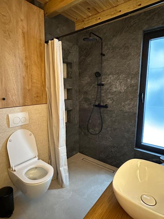 Koupelna v ubytování Black Chalet