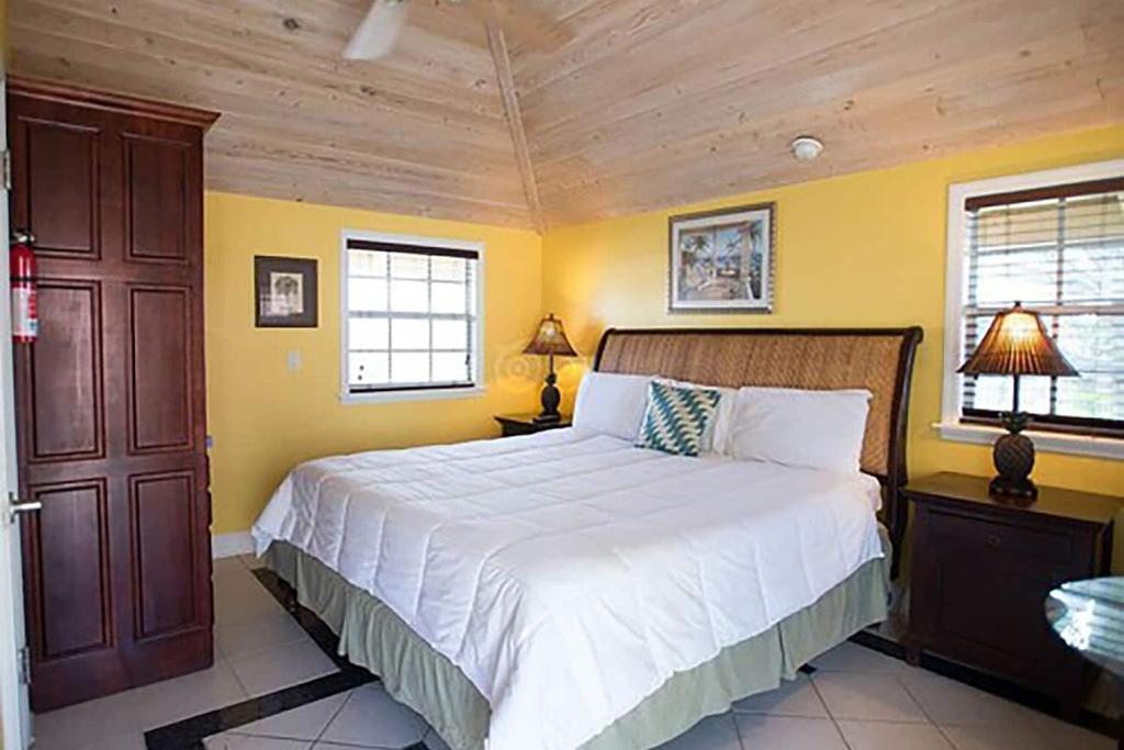 Postel nebo postele na pokoji v ubytování Bungalows On the Bay USVI