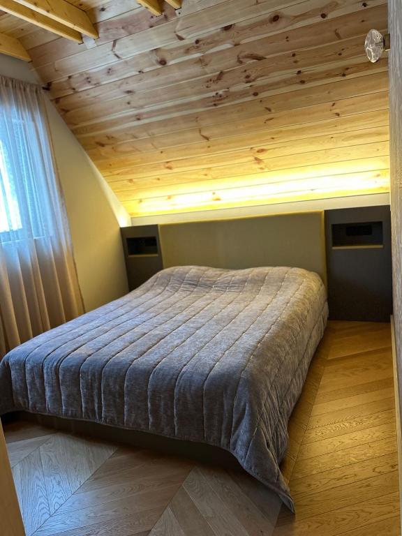 Postel nebo postele na pokoji v ubytování Black Chalet