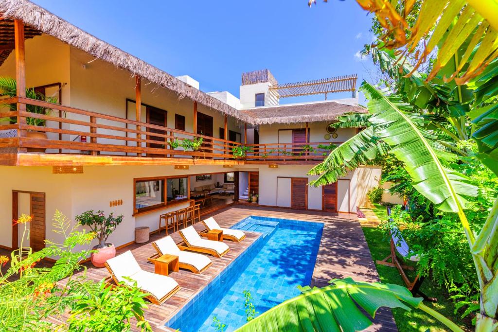 Hồ bơi trong/gần Deluxe Villa Luz Do Mar - Suites Privativas