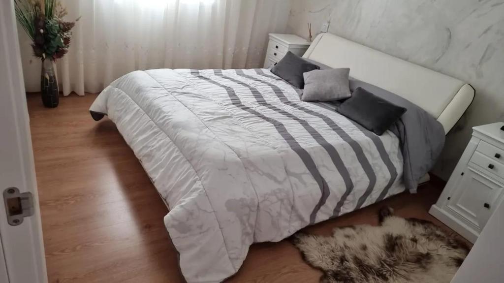 Posteľ alebo postele v izbe v ubytovaní Sunny Villa with Private Pool in Calpe + Enclosed Garden
