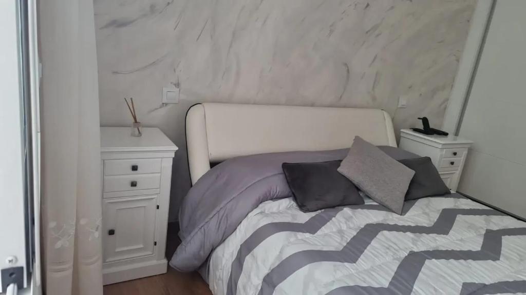 Posteľ alebo postele v izbe v ubytovaní Sunny Villa with Private Pool in Calpe + Enclosed Garden