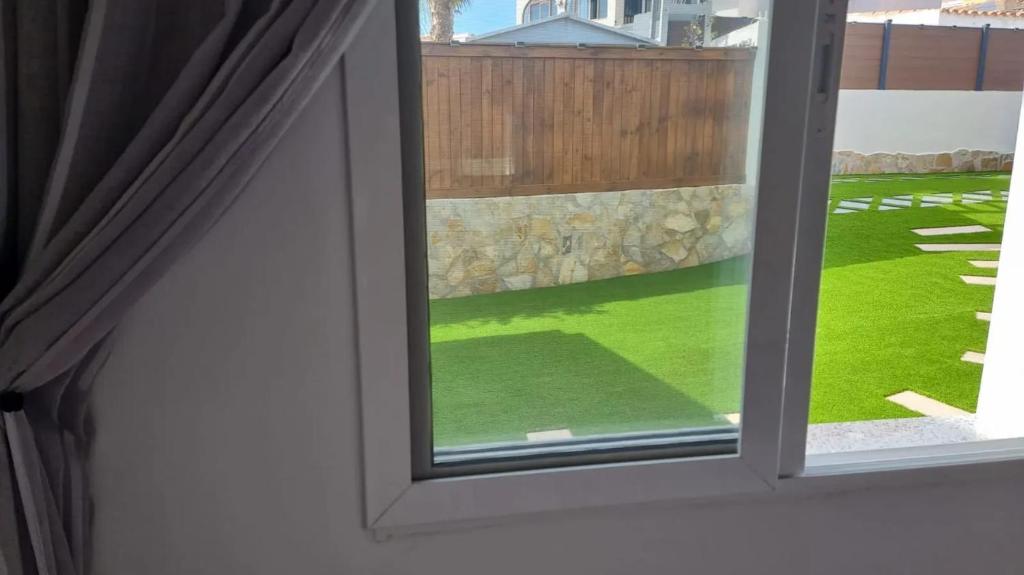 Vonkajšia záhrada v ubytovaní Sunny Villa with Private Pool in Calpe + Enclosed Garden