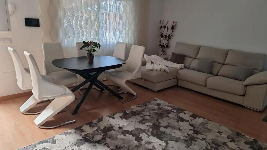 Posedenie v ubytovaní Sunny Villa with Private Pool in Calpe + Enclosed Garden