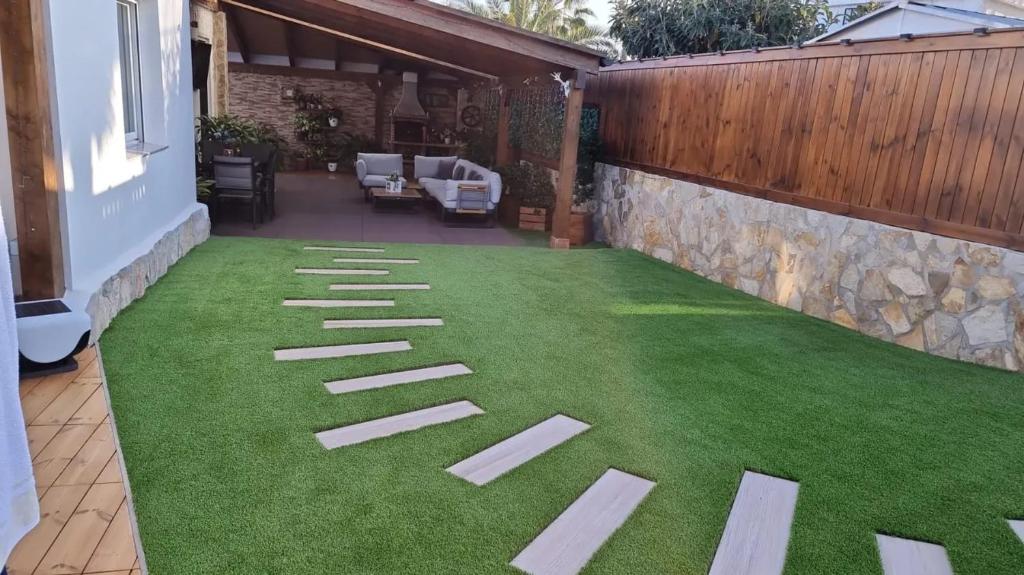 Vonkajšia záhrada v ubytovaní Sunny Villa with Private Pool in Calpe + Enclosed Garden