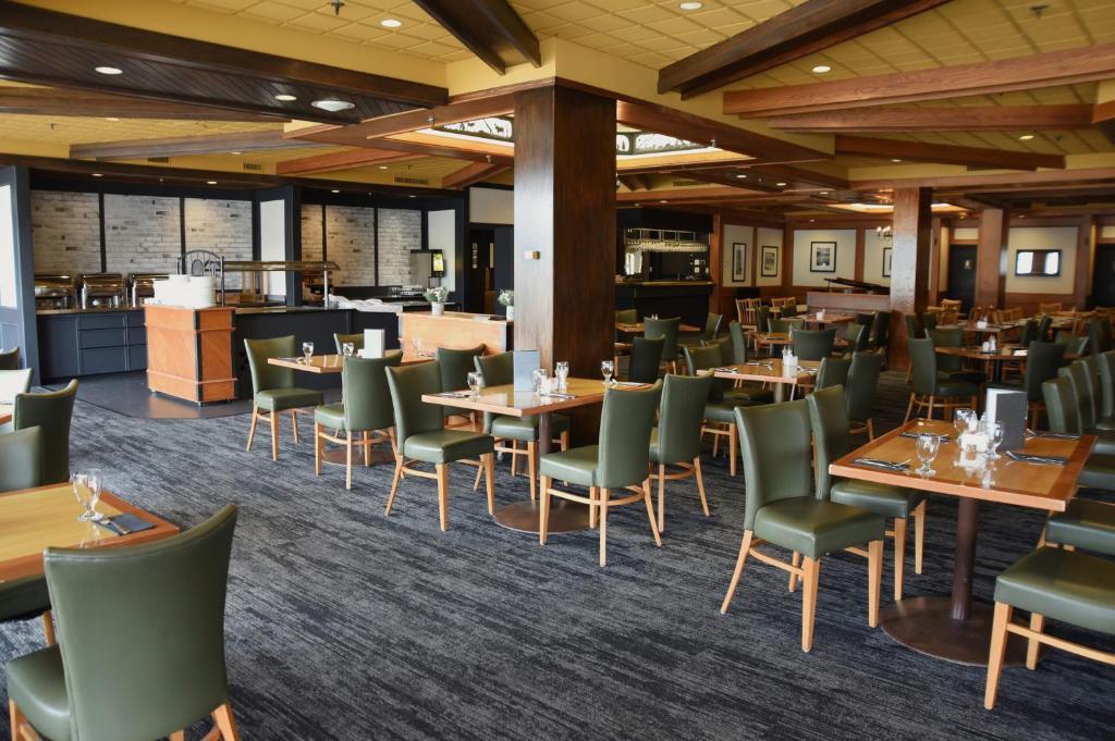 Un restaurante u otro lugar para comer en Chateau Jasper