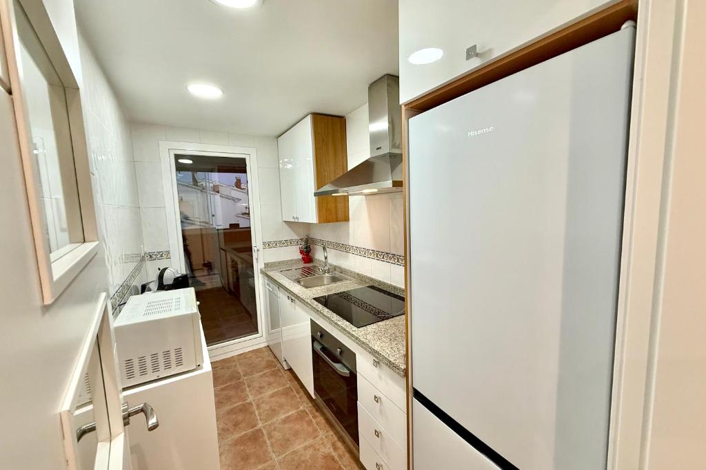 Kuchnia lub aneks kuchenny w obiekcie MARBELLA ALICATE BEACHFRONT - Luxury Apartment-2