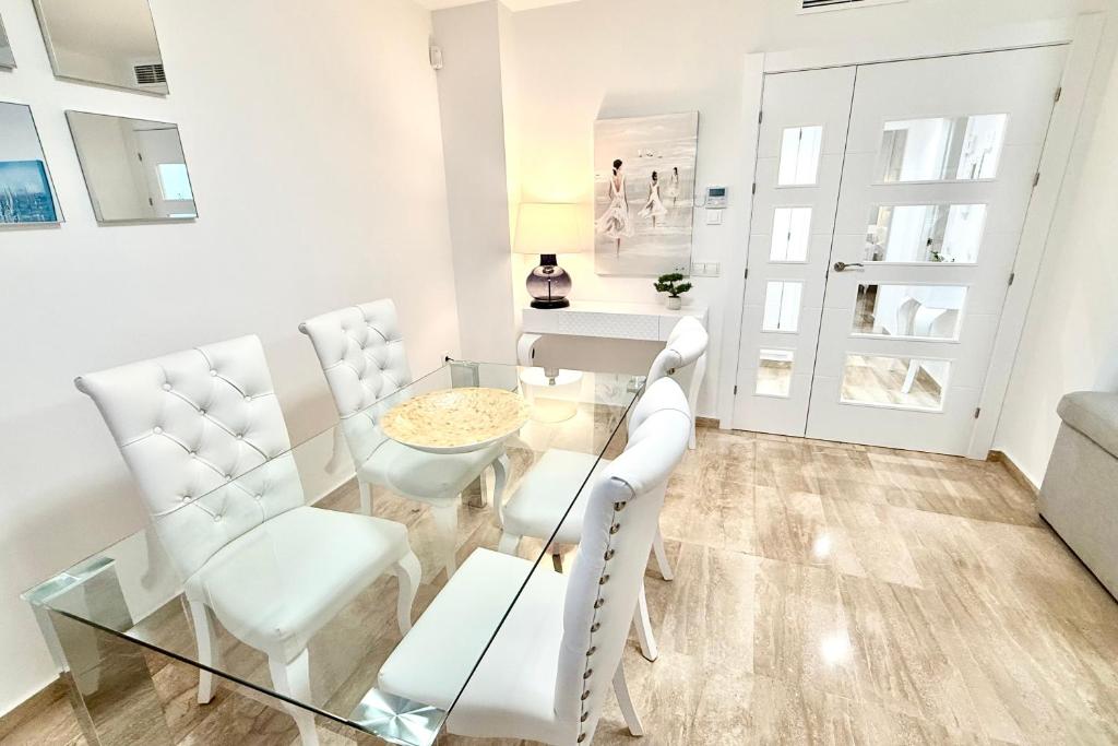 Część wypoczynkowa w obiekcie MARBELLA ALICATE BEACHFRONT - Luxury Apartment-2