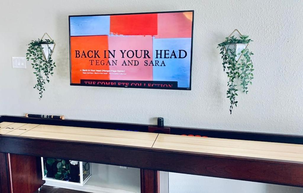 TV a/nebo společenská místnost v ubytování UniQ Farmhouse