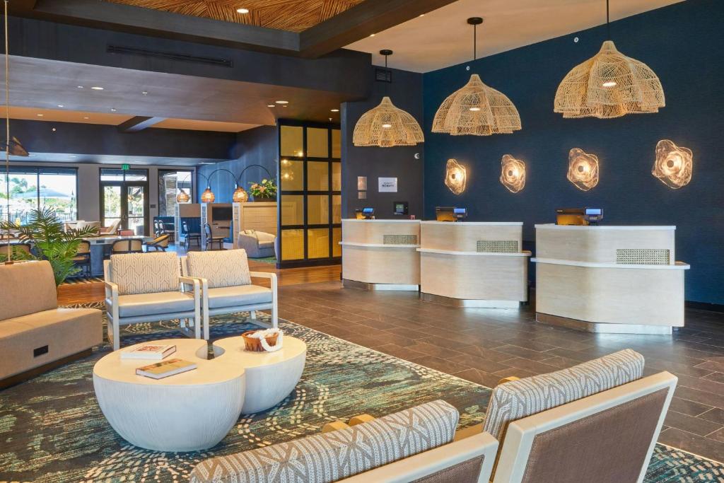 Uma área de estar em Courtyard by Marriott Oahu North Shore