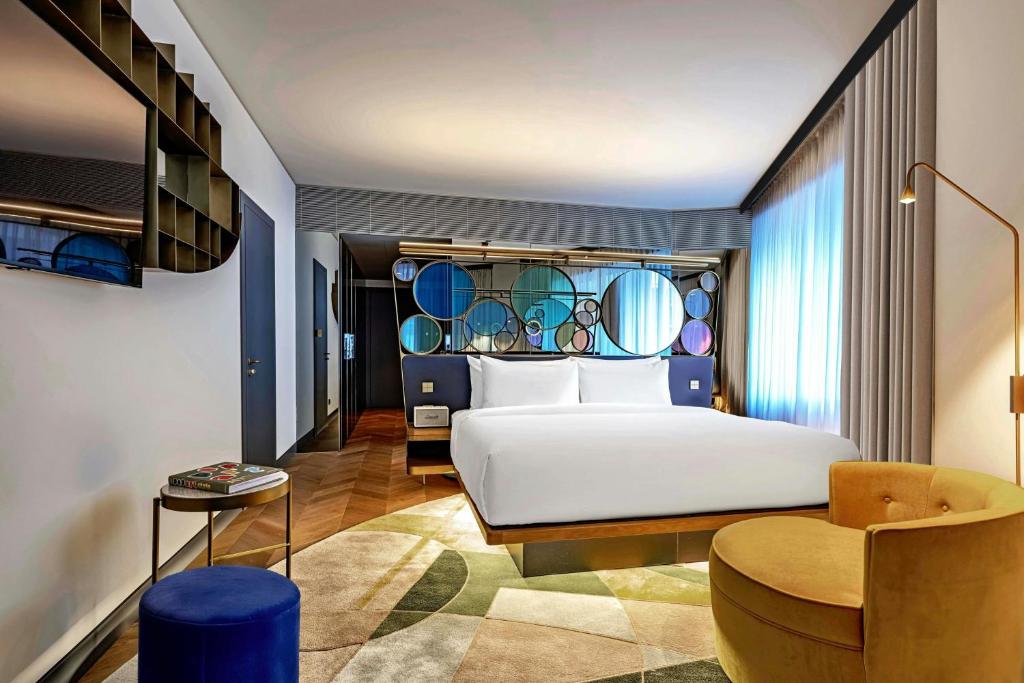 
Cool Corner King Room
