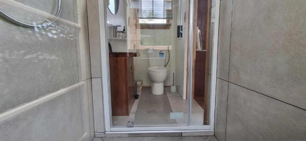 Ein Badezimmer in der Unterkunft Rameka Chalet