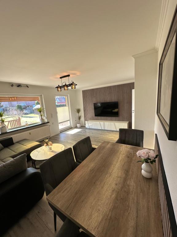a living room with a wooden table and a couch at Ferienhaus Heidetraum Lüneburger Heide in Munster im Heidekreis
