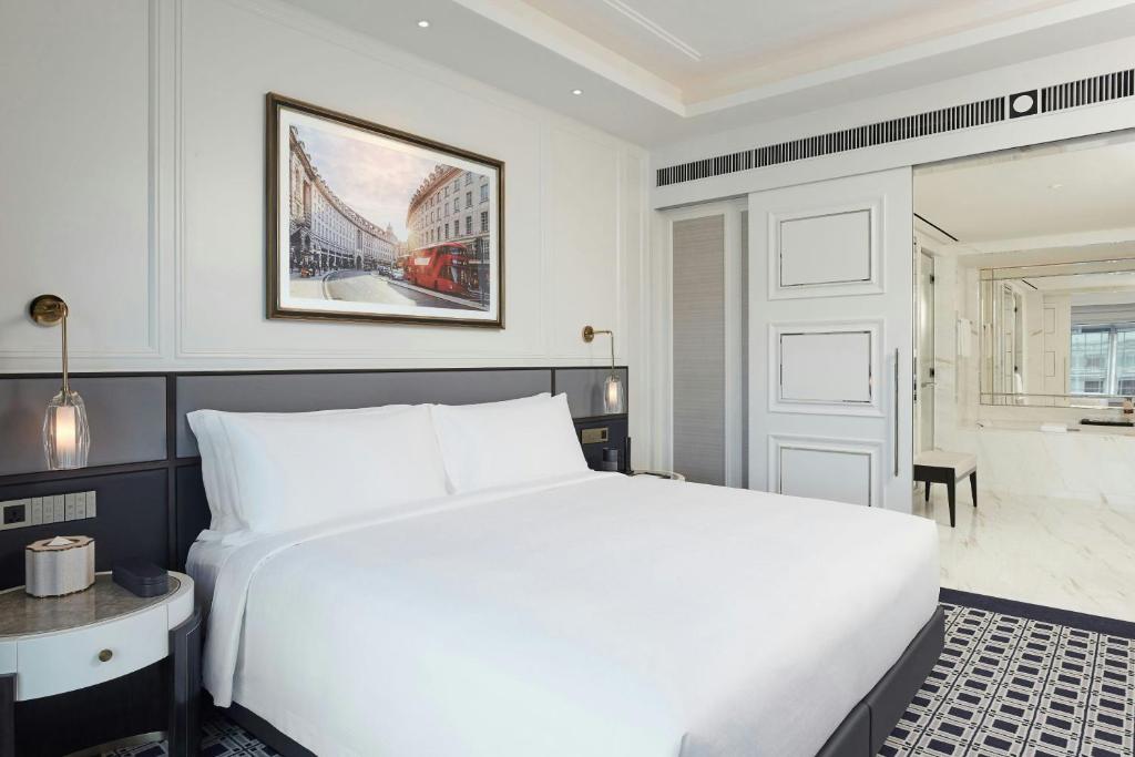 Postel nebo postele na pokoji v ubytování Londoner Grand, a Luxury Collection Hotel, Macau