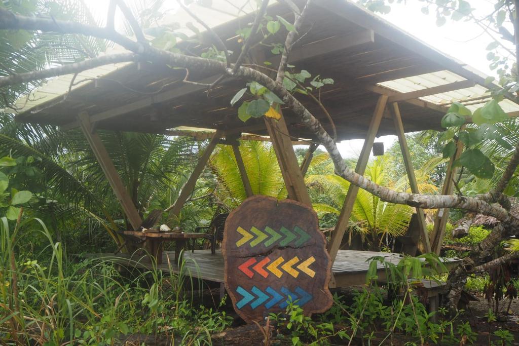 Taman di luar El Vijo Surf