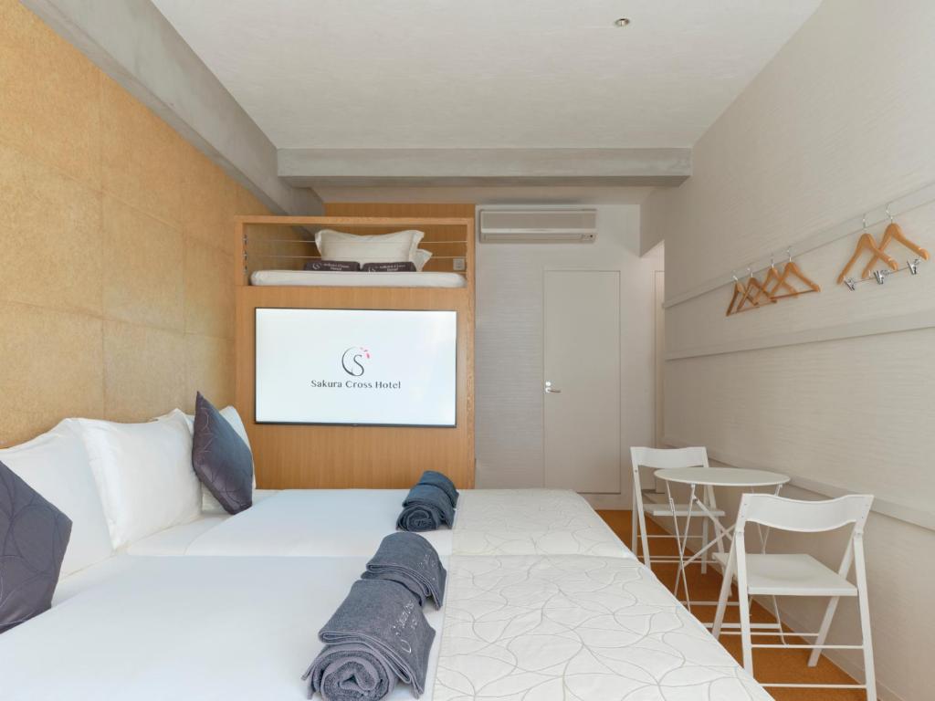 Postel nebo postele na pokoji v ubytování Sakura Cross Hotel Ueno Okachimachi