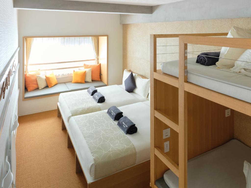 Postel nebo postele na pokoji v ubytování Sakura Cross Hotel Ueno Okachimachi