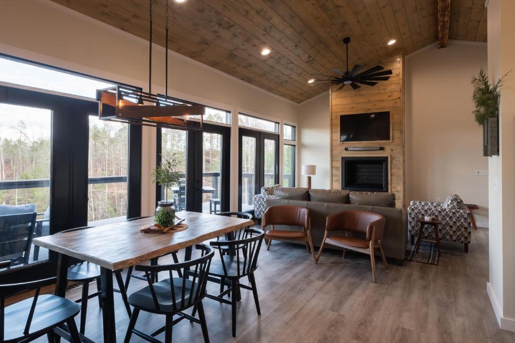 A Red River Barnhouse, Rogers (updated prices 2025)