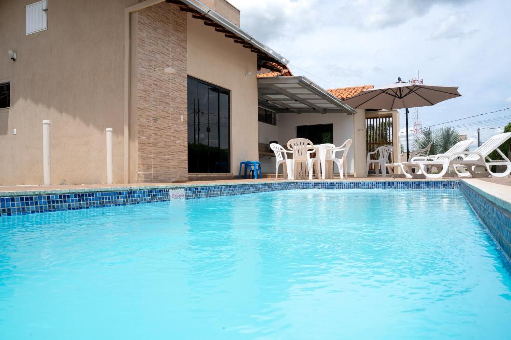 Bazén v ubytování Casa com piscina vista para lago, 03 quartos confortáveis nebo v jeho okolí