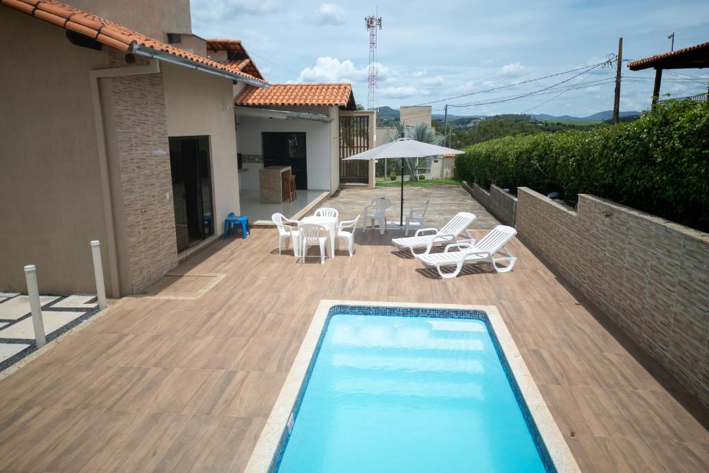 Bazén v ubytování Casa com piscina vista para lago, 03 quartos confortáveis nebo v jeho okolí