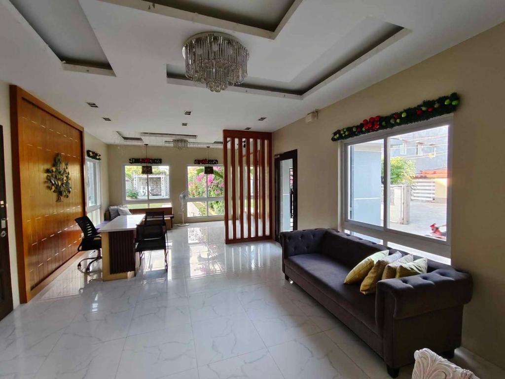 صورة لـ Ambien's Place Residential Hotel في داغوبان