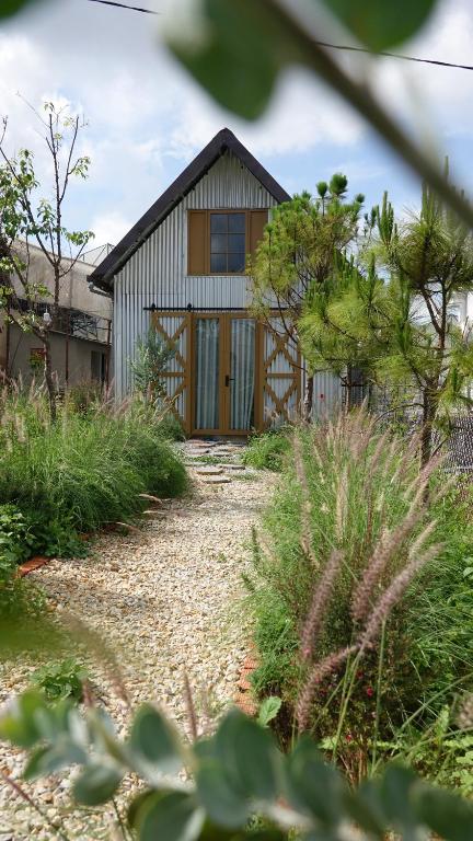 Φωτογραφία από το άλμπουμ του Homestay - Nhà Cỏ Lâu Đà Lạt σε Da Thien