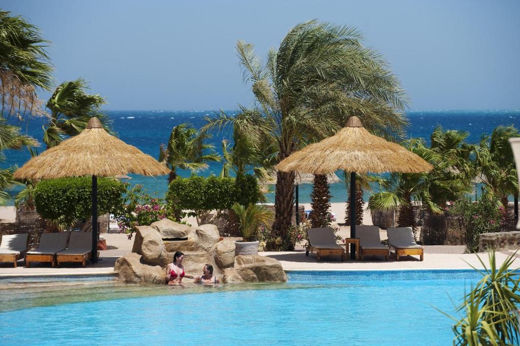 Bazén v ubytování Lotus Bay Resort nebo v jeho okolí