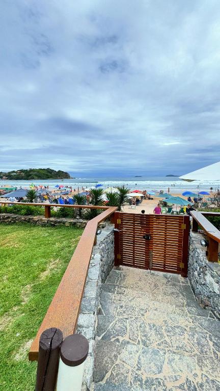 a bench with a view of a beach at Vacation House Geribá in Búzios