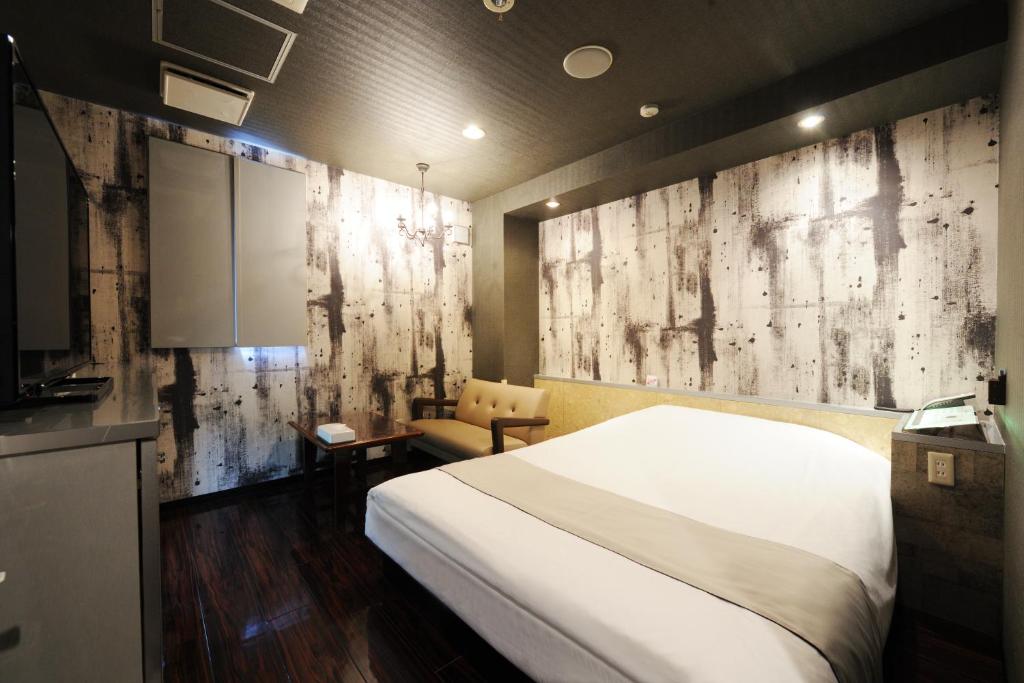 Postel nebo postele na pokoji v ubytování ホテルぴみ袋井店 大人専用
