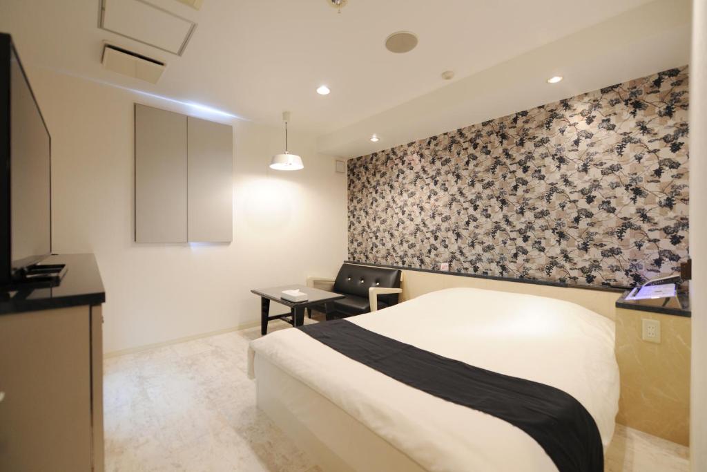 Postel nebo postele na pokoji v ubytování ホテルぴみ袋井店 大人専用